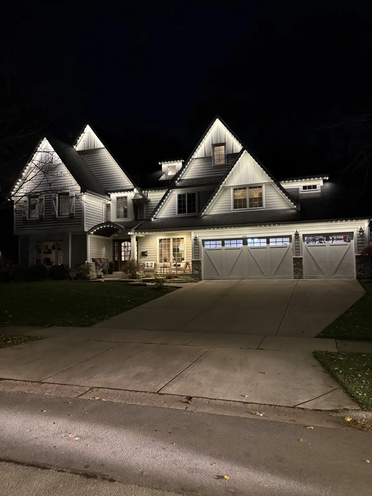 Permanent architectural lighting on a Camden SC home